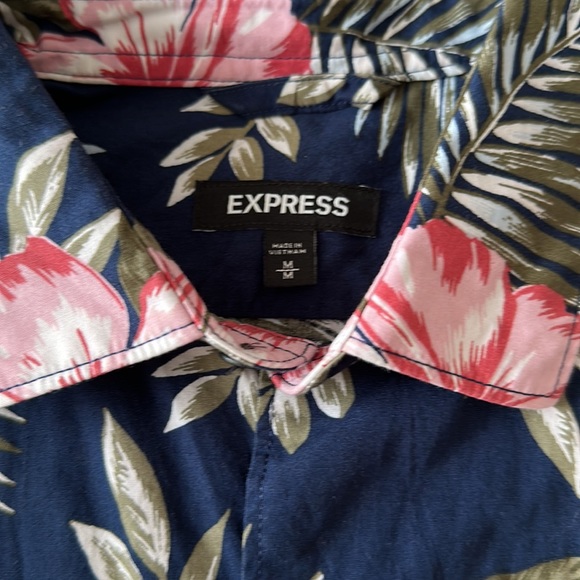 Express (Medium) Floral Short Sleeve Button Up - Picture 6 of 12